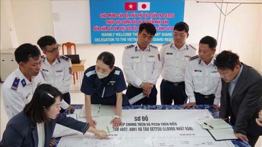 Japan Coast Guard staff visit Vietnam